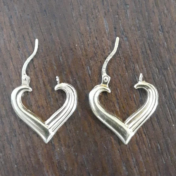 14kt Heart Shape Valentines Gold Pierced Earrings - Picture 2 of 6